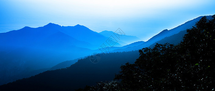 Seoraksan国家公园 南朝鲜最好的山峰石头树木巨石国家美丽五色森林情调荒野松树图片