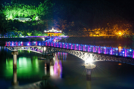 晚上在韩国安东的多彩桥或桥框架街道反射场景天空码头蓝色建筑学景观城市图片