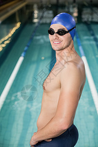臀部有手的男人闲暇游泳衣训练运动员游泳运动服泳装身体游泳者运动图片