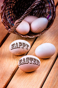 复活节快乐 - 篮子里的鸡蛋图片