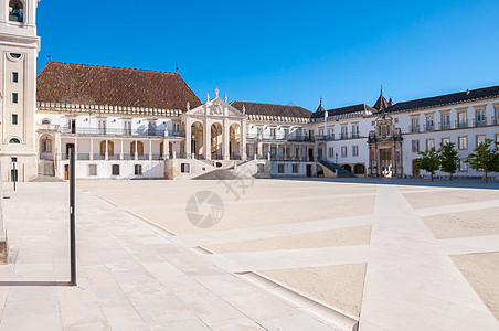 Coimbra大学主广场石头建筑天空入口蓝色纪念碑地标文化旅游学校图片