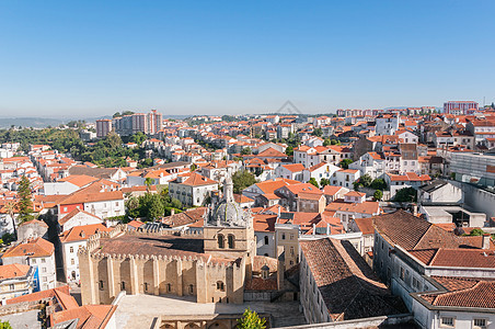 葡萄牙Coimbra屋顶上的城市风景大学文化爬坡历史性房子建筑学全景建筑蓝色古董图片