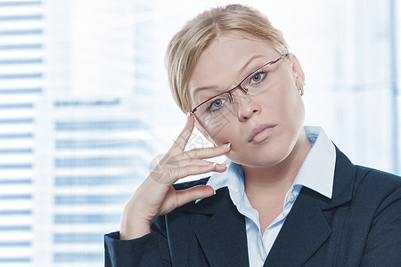 思想和想法女孩危机经理商务女性工作思考蓝色公司秘书图片