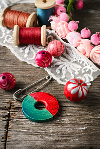 珠珠和串线项链纺织品维修丝绸手工蕾丝材料爱好筒管织物图片