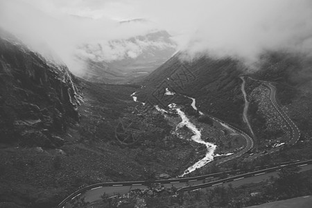 巨魔瀑布发夹山脉旅游冒险旅行多云公路图片