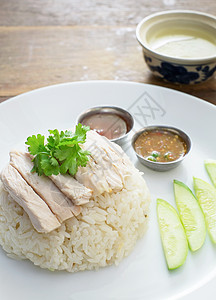 鸡鸡大米绿色蔬菜蒸汽早餐木头盘子白色餐厅黄瓜美食图片