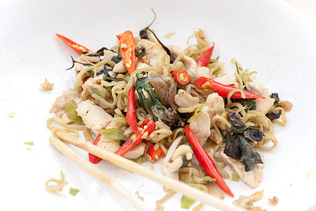 中国面条炒鸡辣辣炸鸡蔬菜午餐烹饪食物胡椒美食营养文化餐厅筷子图片
