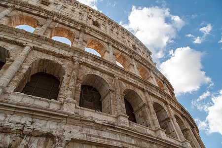 Colosseum 底视图天空历史竞技场多云斗兽场环境剧院建筑学石头日光图片