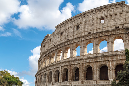 特写 Colosseum 视图日光阳光竞技场历史古城多云环境斗兽场天空剧院图片