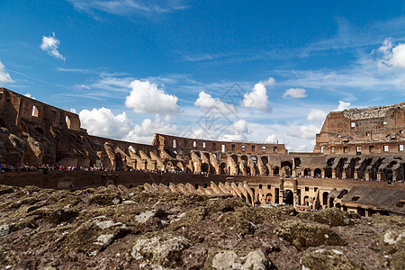 Colosseum 内部视图石头日光历史剧院斗兽场竞技场论坛天空晴天多云图片