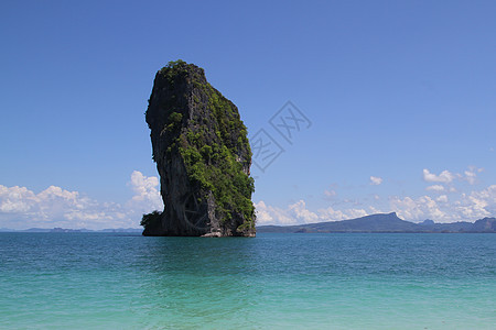 海边的海山Krabi 泰国海滩旅游海洋情调悬崖岩石海岸线蓝色热带晴天图片