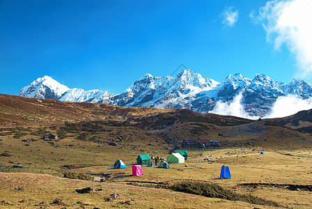 高山 被雪覆盖旅行冰川冻结季节运动爬坡阳光天空干城全景图片