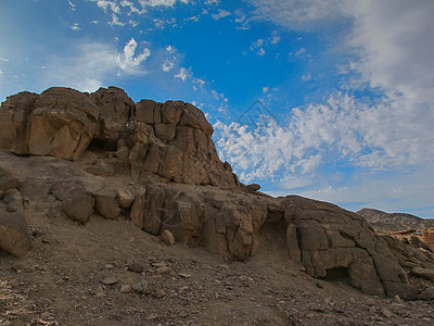 埃及沙漠中的岩石蓝色侵蚀风景天空编队阳光旅行国家石头土地图片
