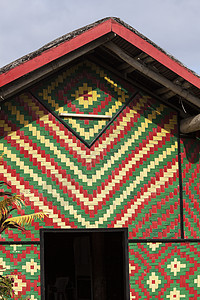瓦努阿图的多彩小屋木头红色城市首都旅行绿色房子图片