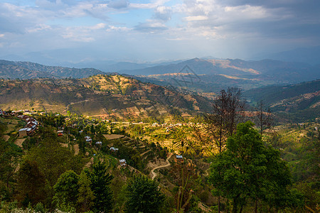 尼泊尔加德满都谷地的风景情况农田绿色乡村村庄房子旅游环境旅行场景爬坡图片