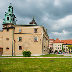 波兰克拉科夫的Wawel大教堂天空地标游客公园旅行历史性城堡蓝色旅游教会图片