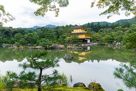 日本京都的九角寺庙游客遗产历史性旅行崇拜观光文化旅游宗教地标图片