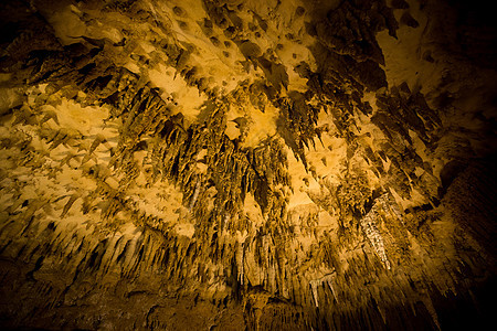 冲绳山洞中的定形石反射温度地质学场景蓝色钟乳石洞穴艺术编队建筑学图片