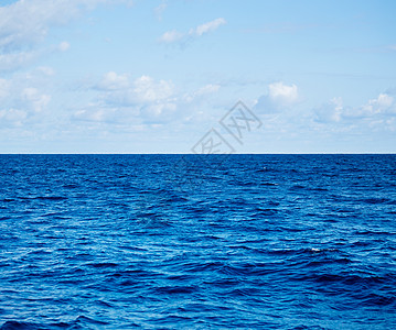 海洋和天空地平线反射天气冲浪日落阳光生态蓝色海景环境图片