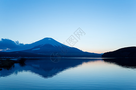 Mt Fuji和Yamanaka湖图片