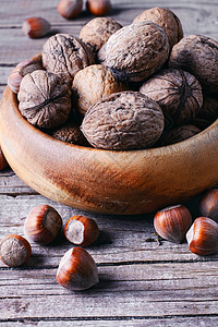 带栗子的胡桃团体核桃坚果棕色小吃椰子种子季节性健康核心图片