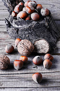 带栗子的胡桃核心健康小吃团体椰子棕色核桃坚果种子季节性图片