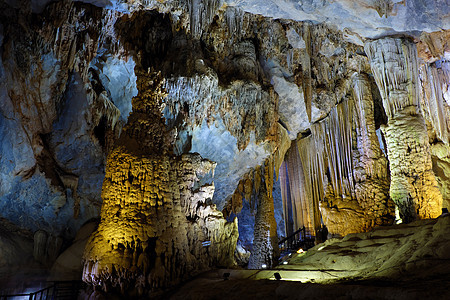 天堂洞穴 Quang Binh 越南旅行 遗产石笋国家旅游场景石头洞穴学钟乳石地质学楼梯石灰石图片