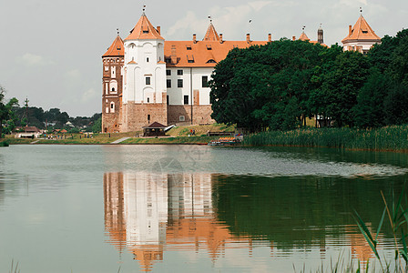 白俄罗斯米尔市中世纪城堡历史堡垒力量旅游蓝色天空旅行地标贵族世界图片