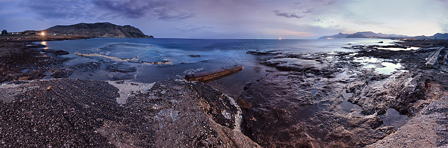 夜间海洋全景 春夜在黑海海岸上图片