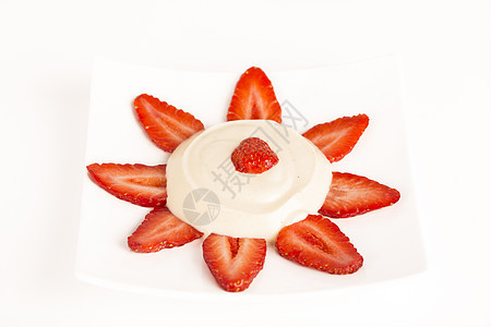 太阳加草莓片和奶油甜点小吃盘子水果健康香草浆果乐趣孩子排毒图片