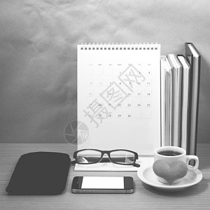 桌面 带电话的咖啡 书本堆叠 wallet heart 眼镜空白工作职场文档桌子笔记商业木头记事本电脑背景图片
