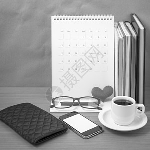 桌面 带电话的咖啡 书本堆叠 wallet heart 眼镜杯子工作日历商业文档笔记本记事本笔记职场空白图片