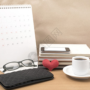 桌面 带电话的咖啡 书本堆叠 wallet heart 眼镜桌子电脑文档杯子笔记本办公室日历商业工作职场图片