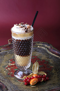配奶油的液化咖啡咖啡托盘牛奶饮料热饮玻璃图片