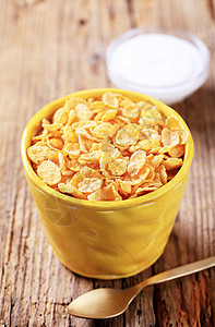 玉米片片杯子奶制品玉米谷物食物麦片黄色玉米片牛奶勺子图片
