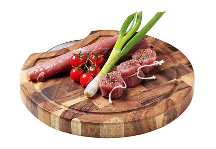 原生猪肉小菜和蔬菜食物圆形白色砧板鱼片食品用具食材腰部肉片图片