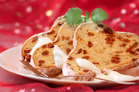 斯托层食物水果蛋糕盘子早餐红色葡萄干面包蛋糕蜜饯糖霜图片