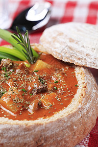 古拉什汤迷迭香食品美食食物面包红色牛肉土豆午餐美味图片