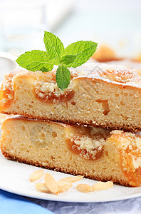 杏饼早餐细末杏仁水果小吃横截面糖粉蛋糕糖霜食物图片