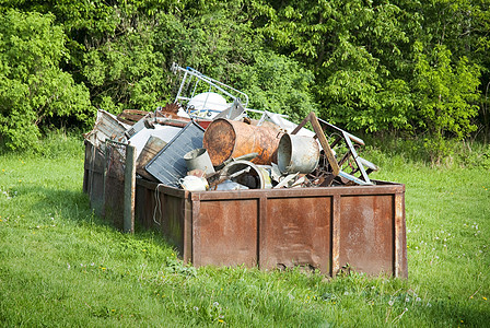 废物集装箱倾倒回收废料环境垃圾箱垃圾生态倾销金属水平图片