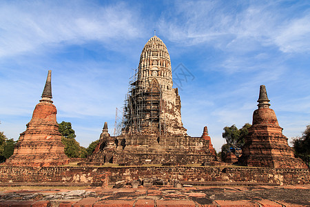 Ayutthaya王国国王二世的塔塔 称为拉特布拉纳庙当地称纪念碑公园精神崇拜建筑遗产佛塔历史红土建筑学图片