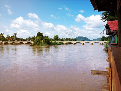 湄公河和唐登江与唐川岛之间桥梁的景象图片