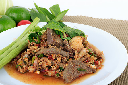 泰国土猪肉沙拉 香辣小麦猪肉和猪肝肝沙拉Larb Mu早餐营养盘子薄荷胡椒课程食物洋葱美食拉布图片