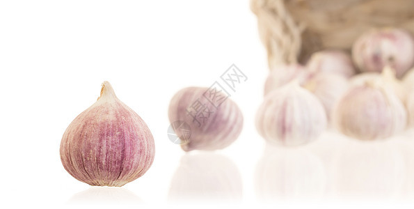 与世隔绝的原大蒜小烹饪蔬菜灯泡美食篮子食物味道紫色宏观香料图片
