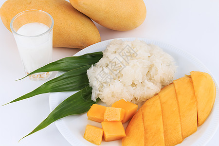 和芒果一起吃泰式甜米 泰国风格的热带甜点营养坚果街道季节食物牛奶水果文化椰子美食背景图片