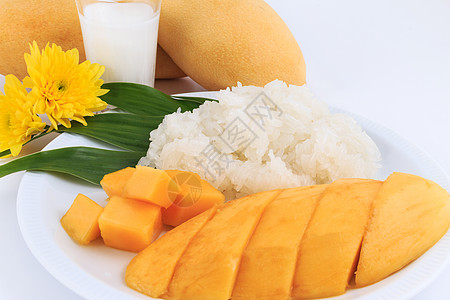 和芒果一起吃泰式甜米 泰国风格的热带甜点叶子奶油椰子美食牛奶季节文化水果营养街道图片