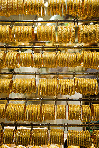迪拜金色苏克手镯首饰市场黄金文化礼物宏观金属纪念品宝藏图片