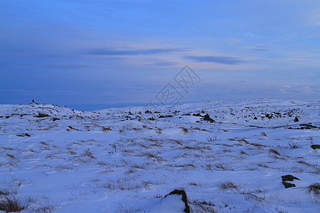 山中的冬天天空蓝色浪人溶胶自治区滑雪太阳木条图片