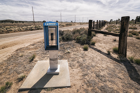 加利福尼亚州一条公路沿线的电话布斯图片