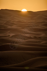 沙丘 摩洛哥 撒哈拉沙漠上空的日出图片